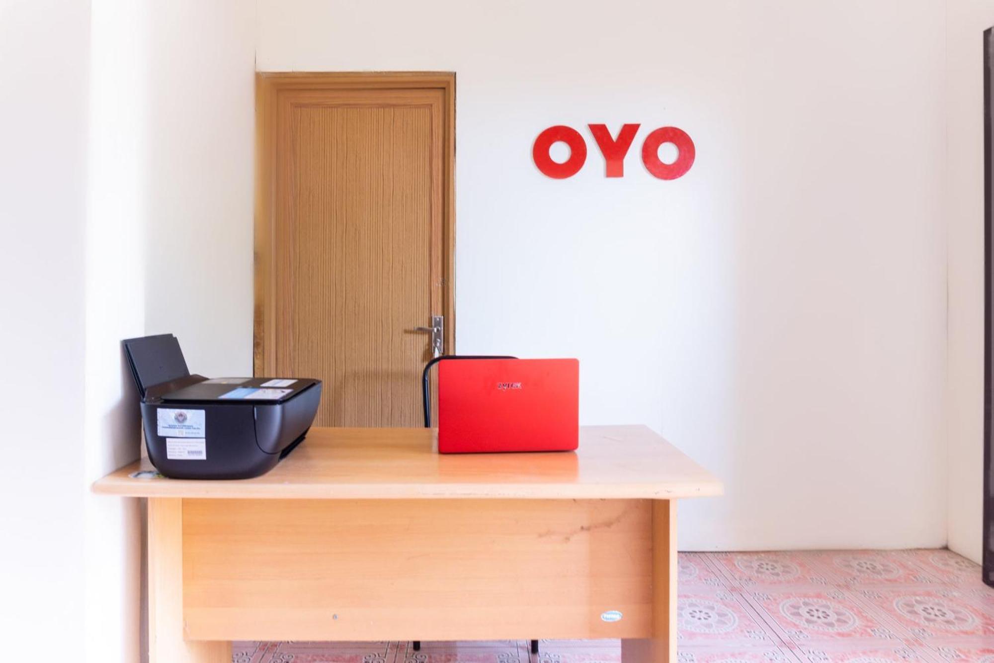 Oyo 3095 セマラプラ ホームステイ マカッサル エクステリア 写真